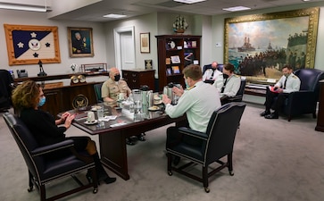 WASHINGTON (Feb. 15, 2022) Chief of Naval Operations (CNO) Adm. Mike Gilday, left middle, meets with Royal Navy Adm. Sir Ben Key, First Sea Lord and Chief of the Naval Staff of the United Kingdom. (U.S. Navy photo by Mass Communication Specialist 1st Class Sean Castellano/Released)