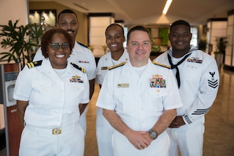 CNP poses with Sailors at NNOA symposium