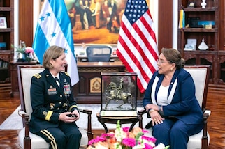 Gen. Laura Richardson meets with Honduran President Xiomara Castro.